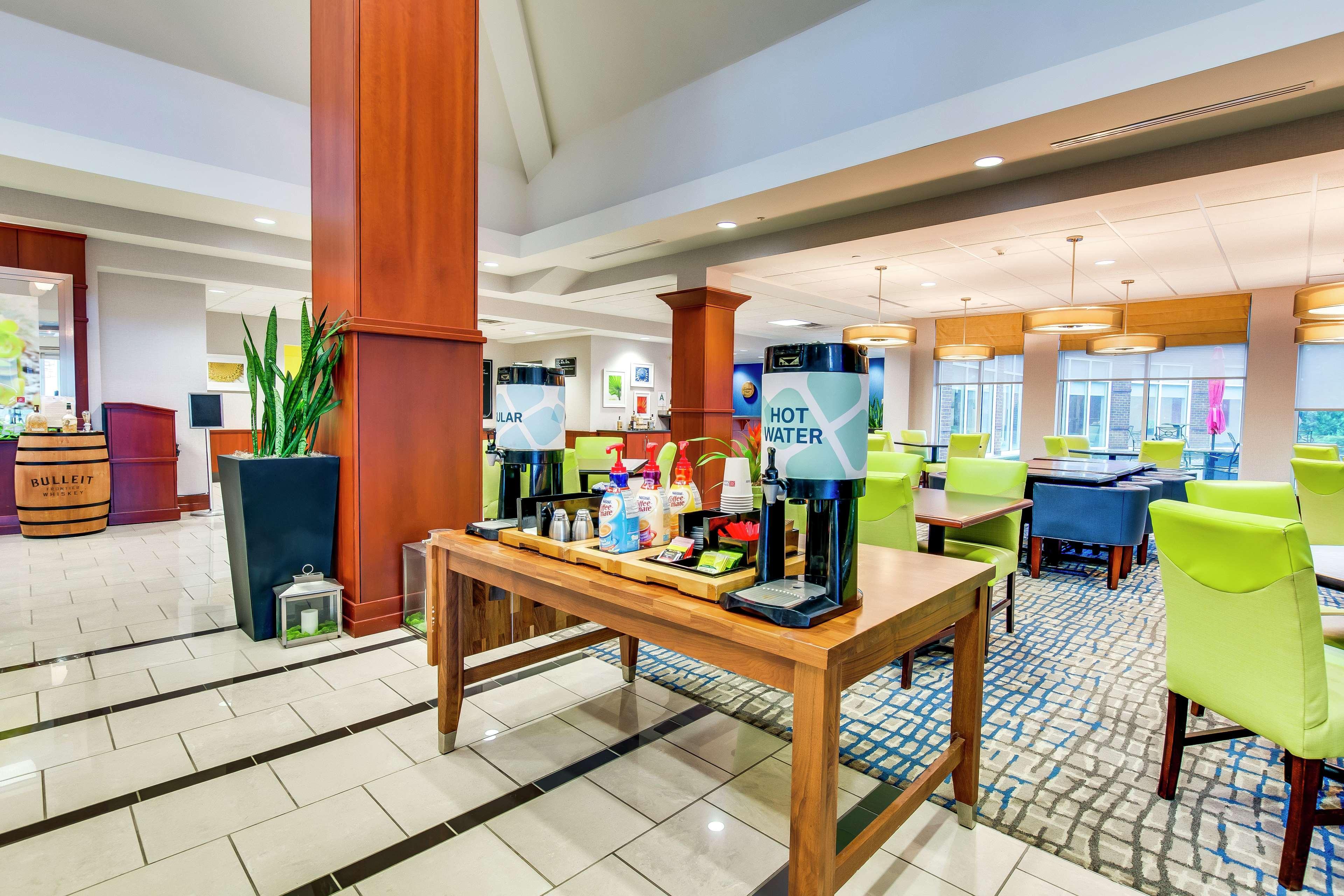 Hilton Garden Inn Louisville-Northeast Luaran gambar