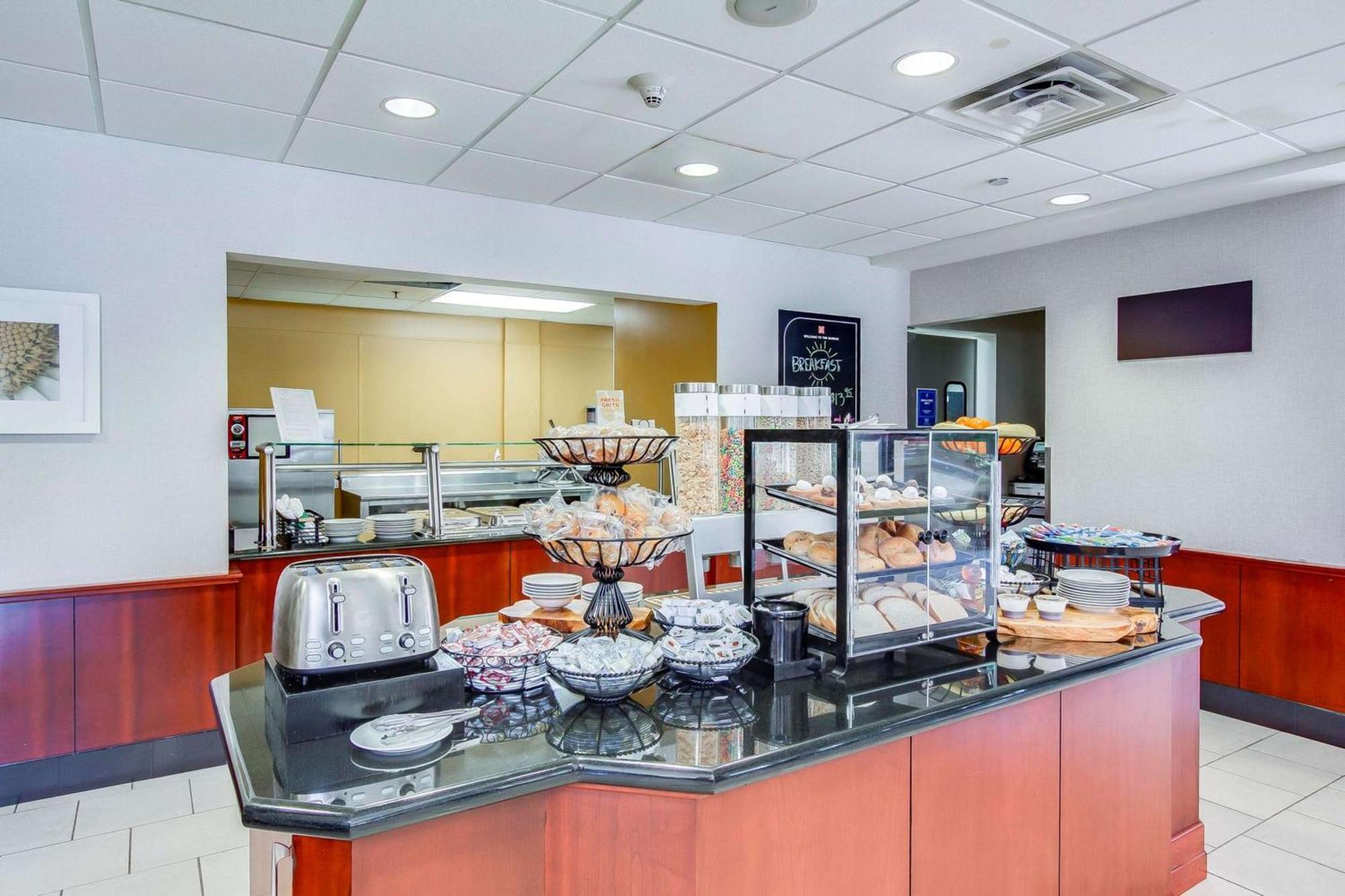 Hilton Garden Inn Louisville-Northeast Luaran gambar